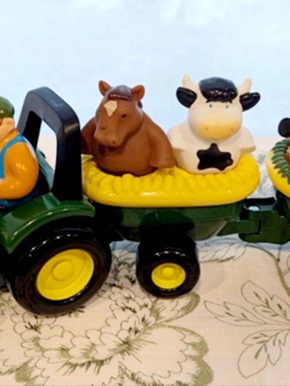 John Deere Animal Sounds Hayride with a Green Tractor /Wagons/& Animals